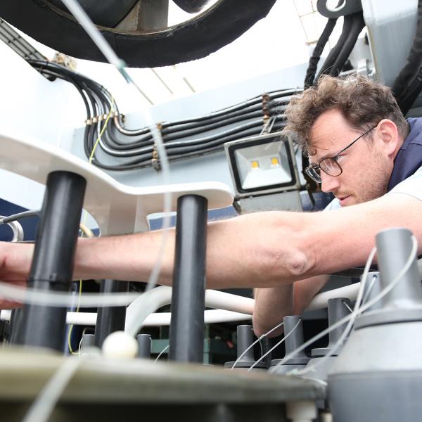 Exploring Front with Multiple Robots