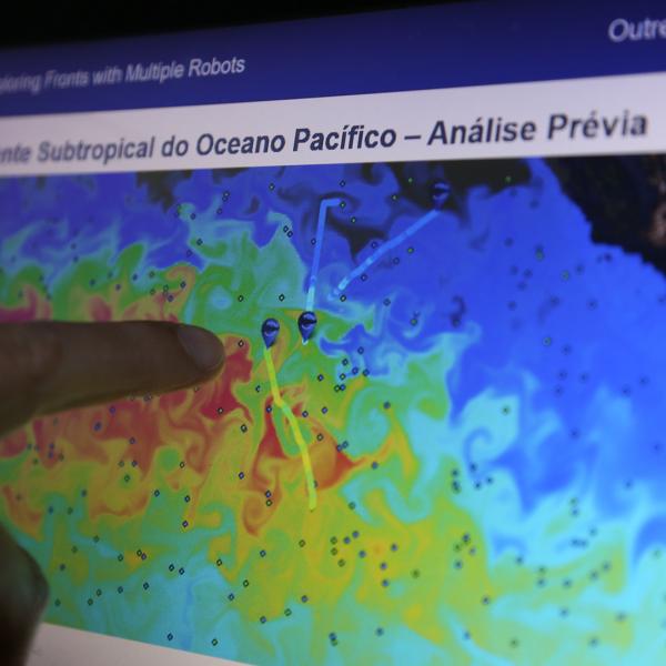 Exploring Front with Multiple Robots